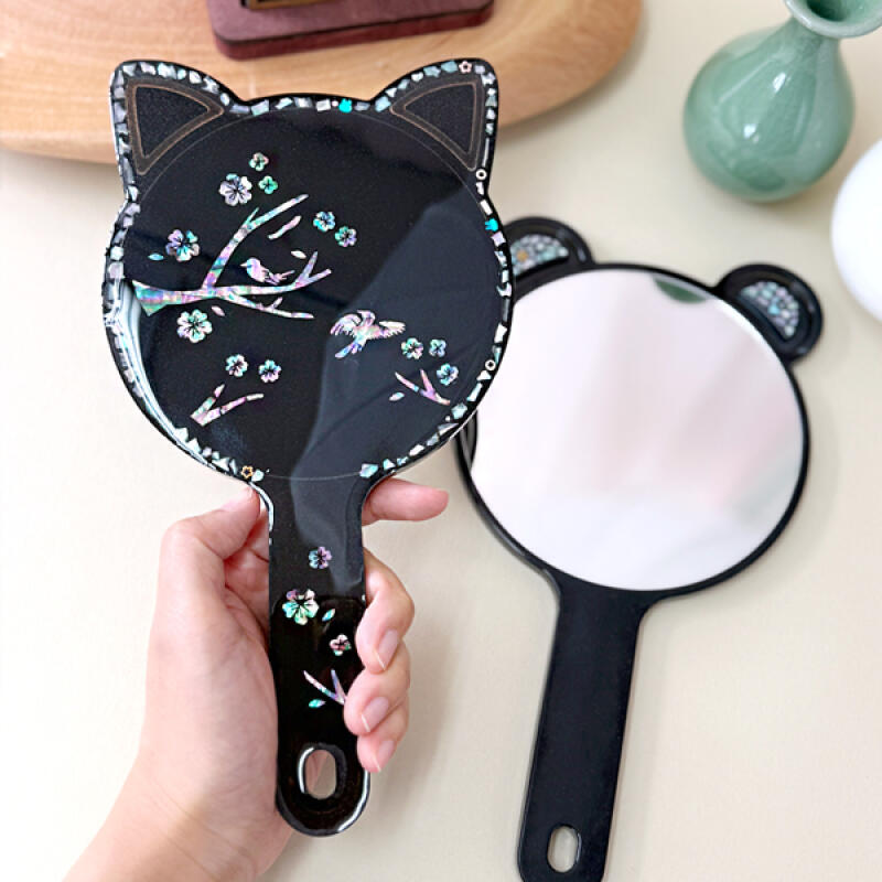 Making a Light-Filled Resin Mother-of-Pearl Hand Mirror - 1 Person