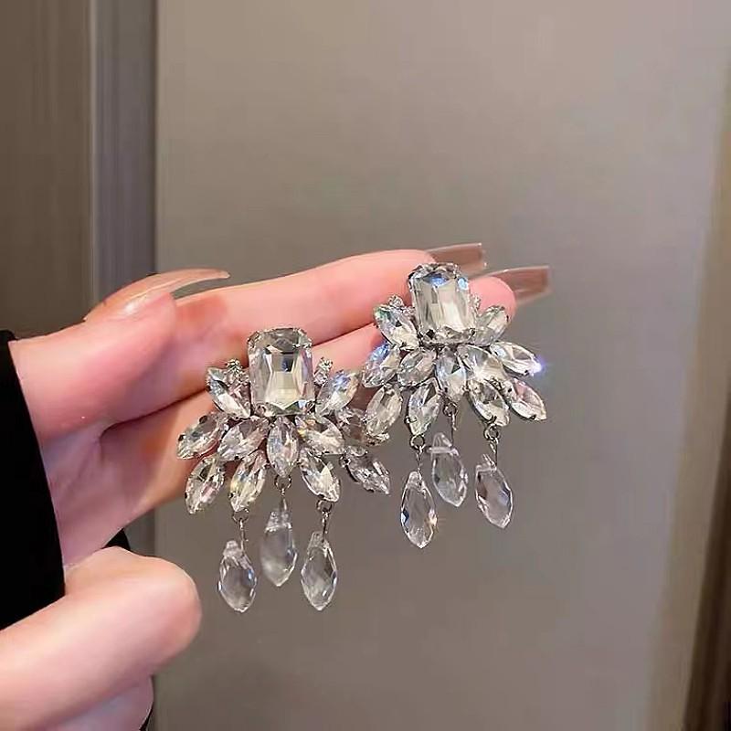 Chic European & American Tassel Earrings: Trendy, Long Dangle Design To Flatter Your Face - Versatile Statement Jewelry for Women