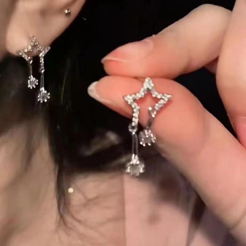 Sweet and cool girl~ Light luxury high-end butterfly earrings New year's trendy cold wind sweet stud earrings and ear jewelry