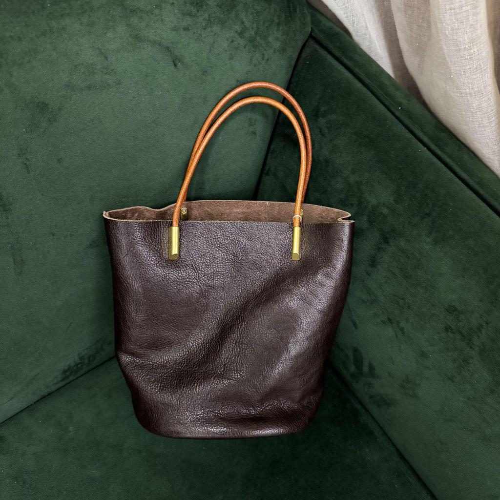 Retro Genuine Leather Bucket Handbag: Women's Vegetable-Tanned Cowhide Shoulder Bag with Large Capacity