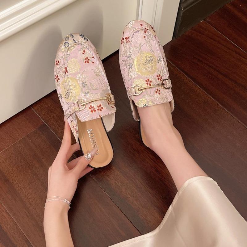Fashion Luxury Floral Mule Shoes Woman Elegant Brand Design Closed Toe Slip-on Sandals Ladies Pink Beige Outdoor Slides With Gold Chain
