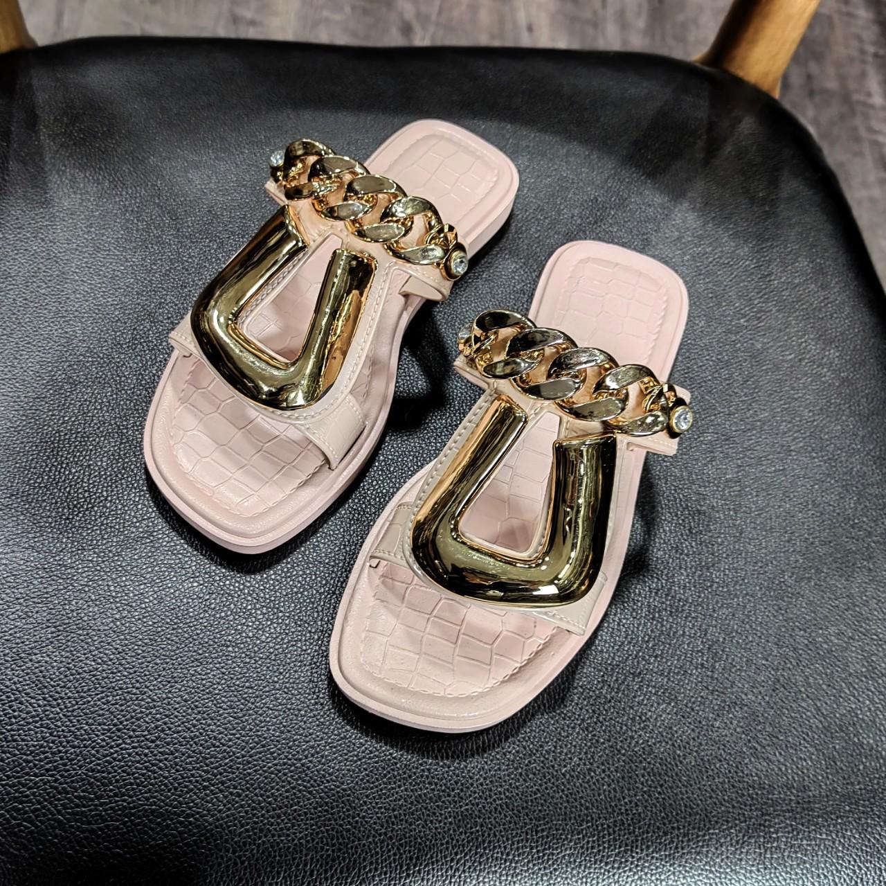

Женские плоские шлепанцы с декором металлической цепочкой, нескользящие сандалии с квадратным открытым носком, универсальные шлепанцы для улицы 40 розовый