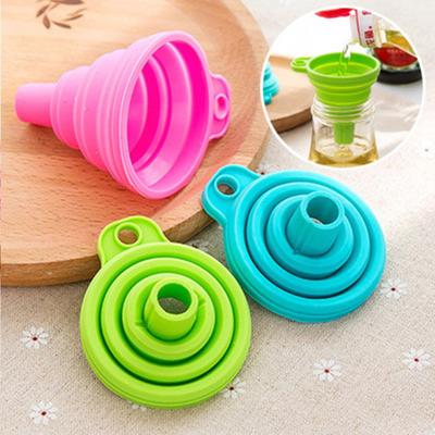 Imbuto in silicone pieghevole da 4 pezzi Strumento per versare liquidi in silicone flessibile resistente al calore a prova di perdite rapido