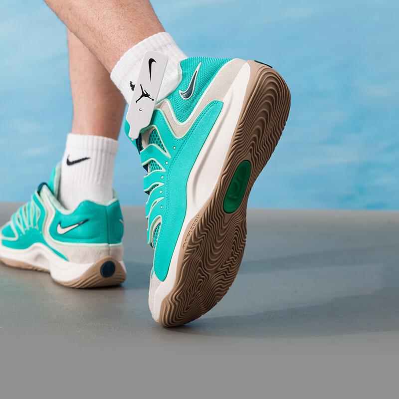 Nike Men's Essential Basketball Shoes