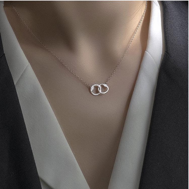 Elegant Peach Heart Double Ring Necklace - Women's Niche Design, Cold Style, Light Luxury & Versatile Clavicle Chain