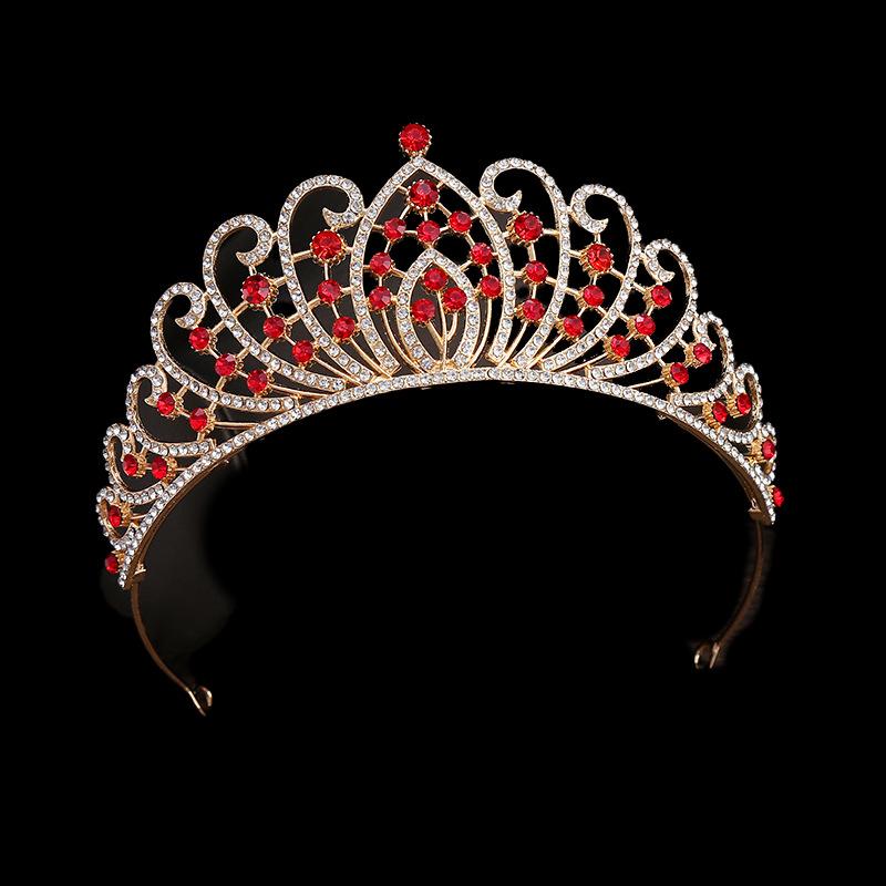 The Bride's Crown Is A Popular Wedding Headwear in Europe and America It Is A Luxurious Baroque Alloy Crown Set with Rhinestone