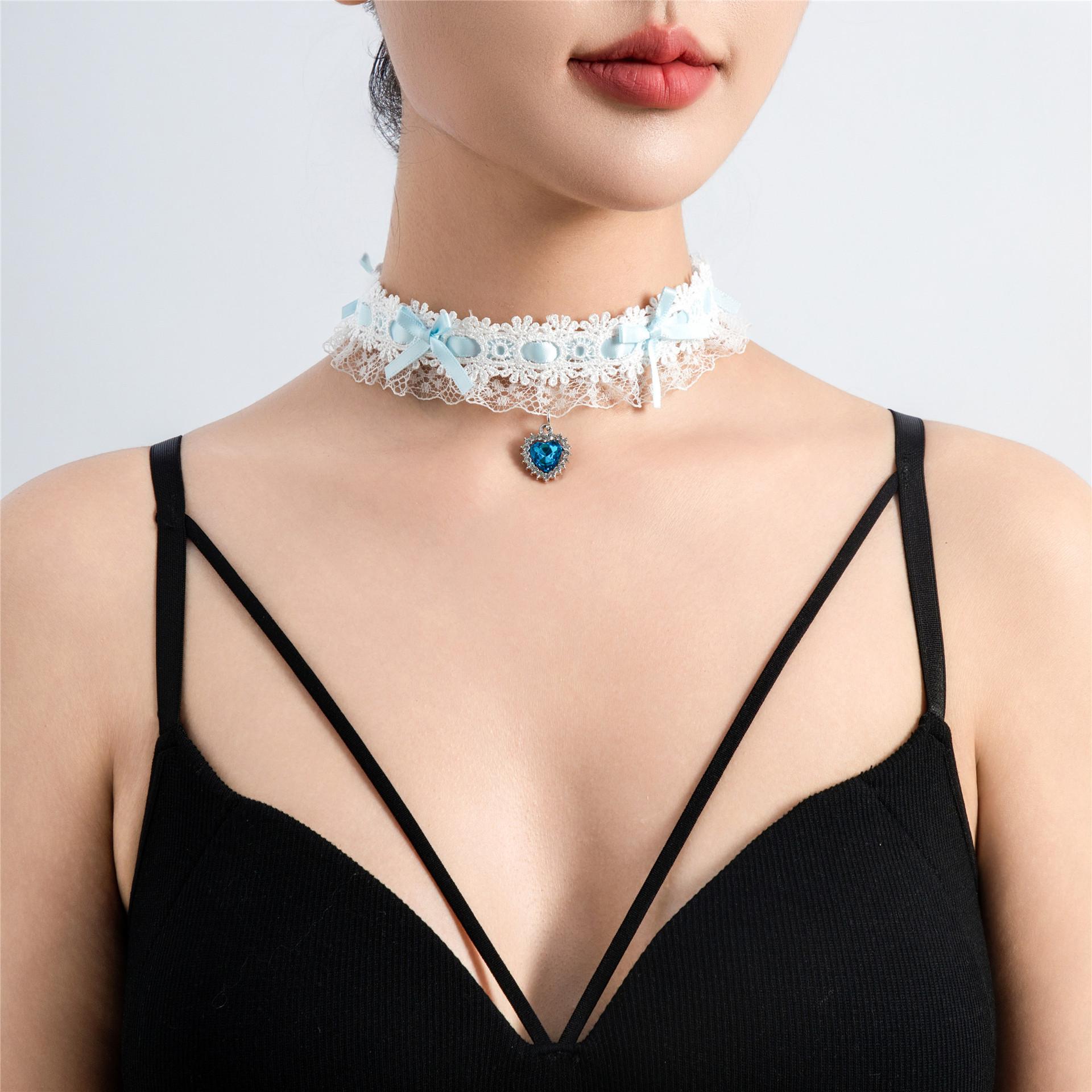 

Sweet Temperament Double-layered Ribbon Bow Lace Trim Choker Heart-shaped Black Rhinestone Pendant Necklace for Women Jewelry