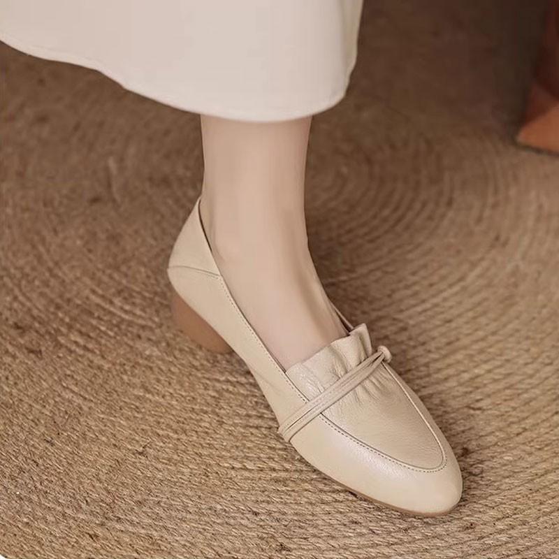Scarpe singole francesi 2024 nuovo autunno a punta suola morbida pelle morbida tacco spesso scollate temperamento versatile scarpe Mary Jane da donna