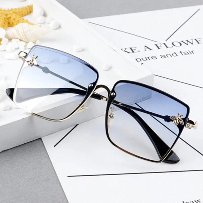 Fashion  Gold Bee Square Sunglasses Women Retro Oversized Glasses Men Shades Metal Frame Ladies Sunglasses Zonnebril Dames