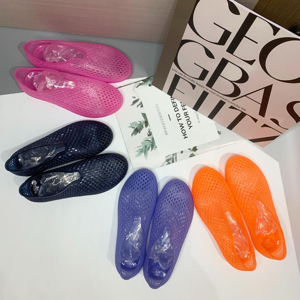 New Summer Hole Shoes Women's Korean Version Breathable Foot Cover Low-top Beach Shoes Casual Flat Bottom Hollow Bag and Cool Slippers