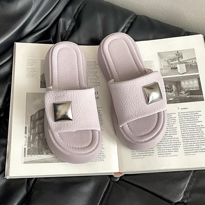 Small thick-soled heightening slippers are comfortable and breathable for women's summer wear 2025 new beach one-word cool slippers
