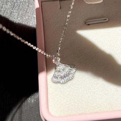 Die Rock-Halskette der Prinzessin strahlt einen luxuriösen und exquisiten Charme aus, mit einer süßen und vielseitigen Schlüsselbein-Kette.