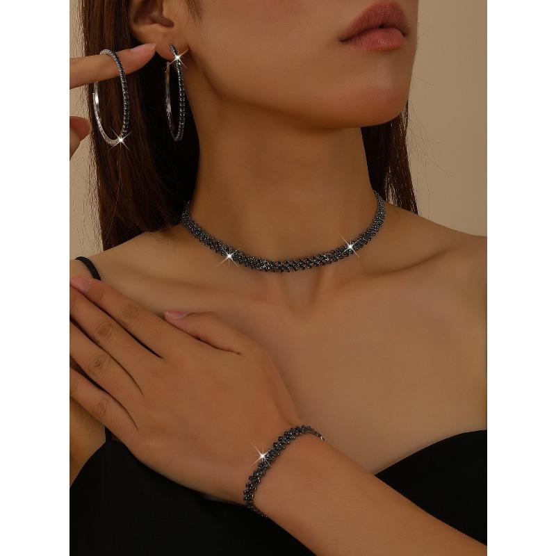 Lady's Sweet Necklace, Ear Ring and Bracelet. Unique Collar, Trendy and Fashionable, Versatile Neck Chain.