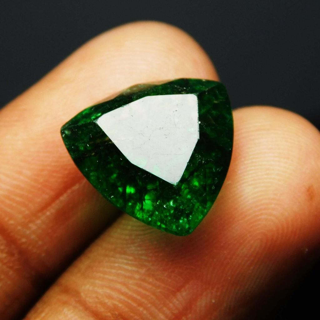 Natural Green Emerald Loose Gemstone 6.60 ct Trillion Shape for Jewelry Making and Gem Collections