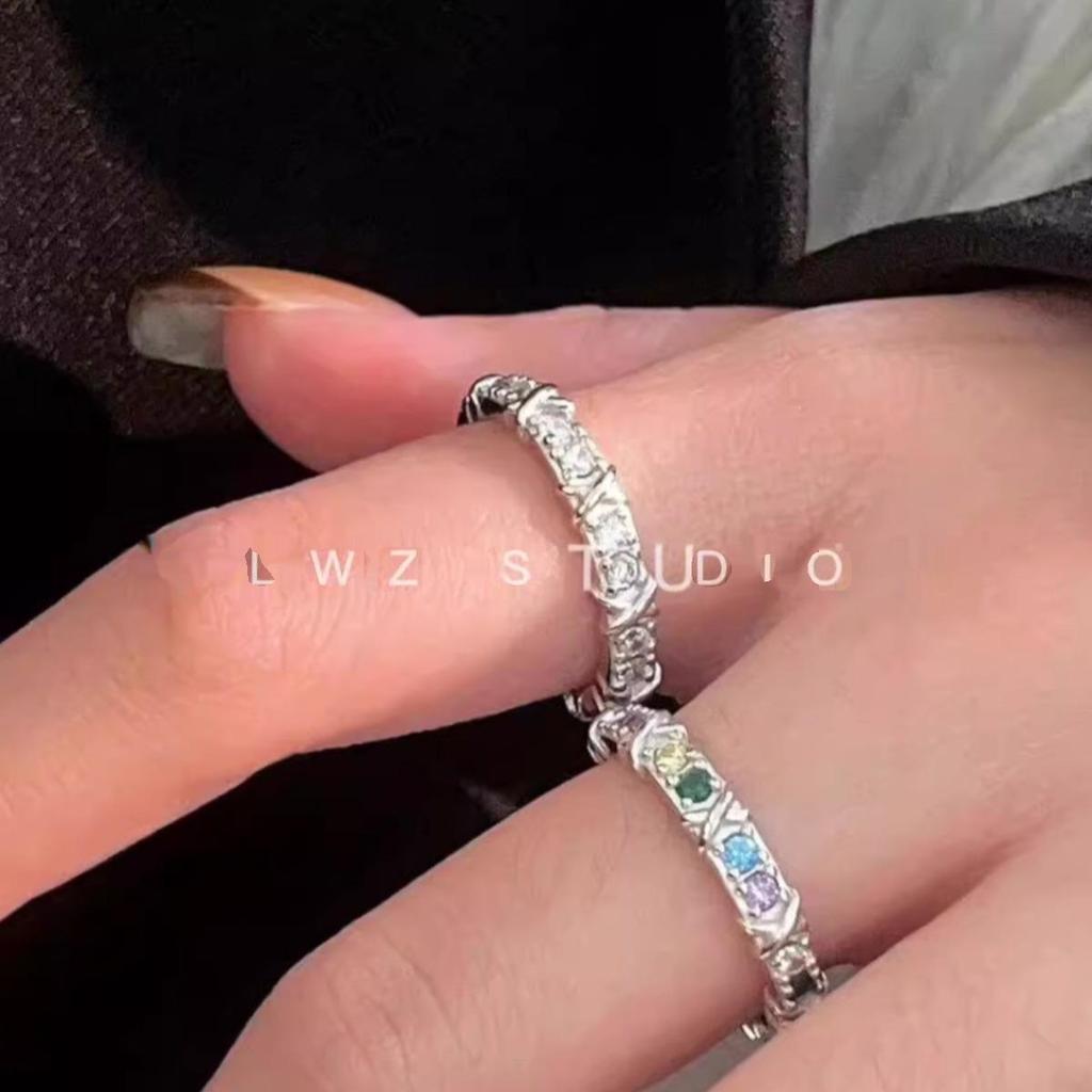 Xiangxu Dopamine Colorful Diamond Ring: Exquisite Niche Design, Sweet and Cool with a Touch of Luxury.