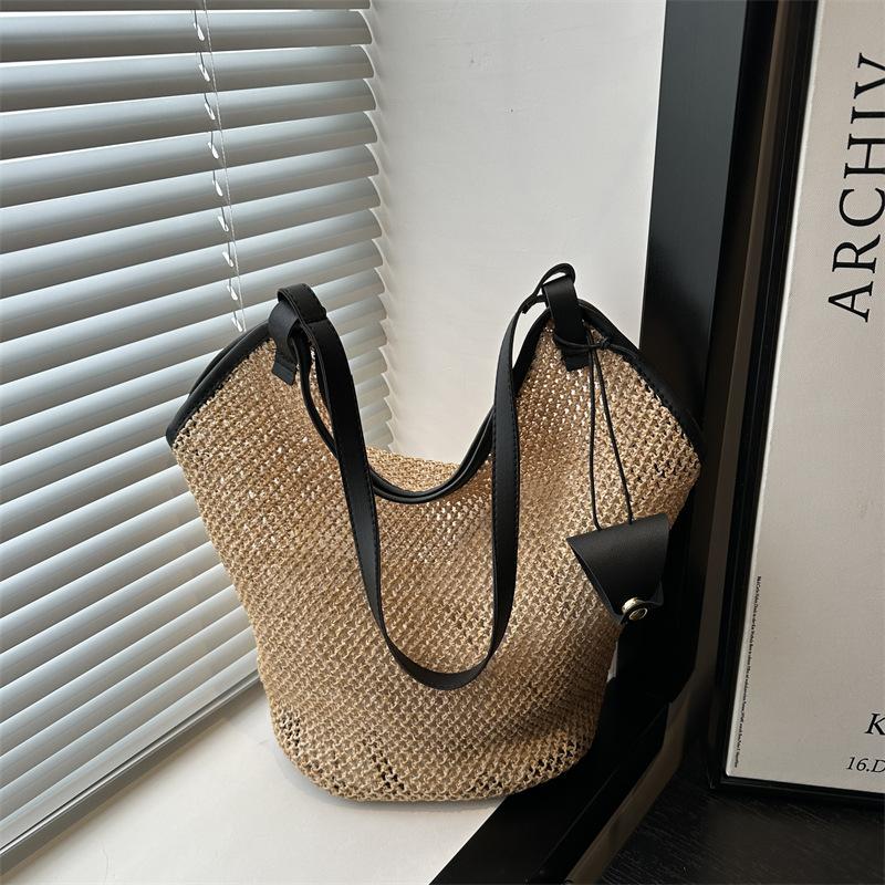 

Beach vacation large capacity straw bag light handbag summer shoulder tote bag чёрный