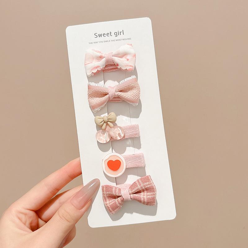 Květinové motýlkové mašle do vlasů v pastoračním stylu pro děti