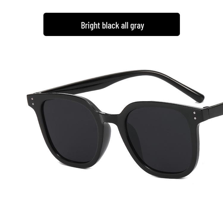 Pure & Sexy Blush Sunglasses: Black Frame, No-Makeup Effect, Slimming Design, Trendy Women's Eyewear