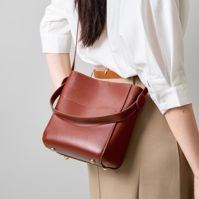Commuter new women's large-capacity women's shoulder bag women's cowhide summer messenger bag women's high-end leather bucket bag