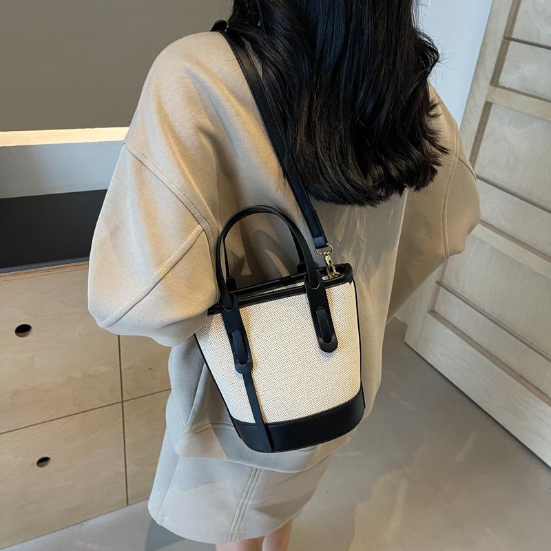 This Hand-held Bucket Bag Is A Niche, Versatile and High-end Single-shoulder Crossbody Bag