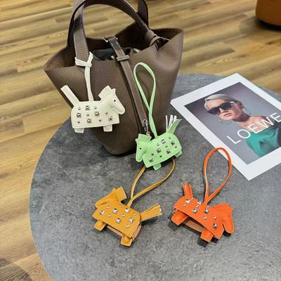 Locomotief Paard Hanger Auto Hanger Sleutel Hanger Simulatie Leer Klinknagels Oorlogspaard Tas Hanger Tas Hanger