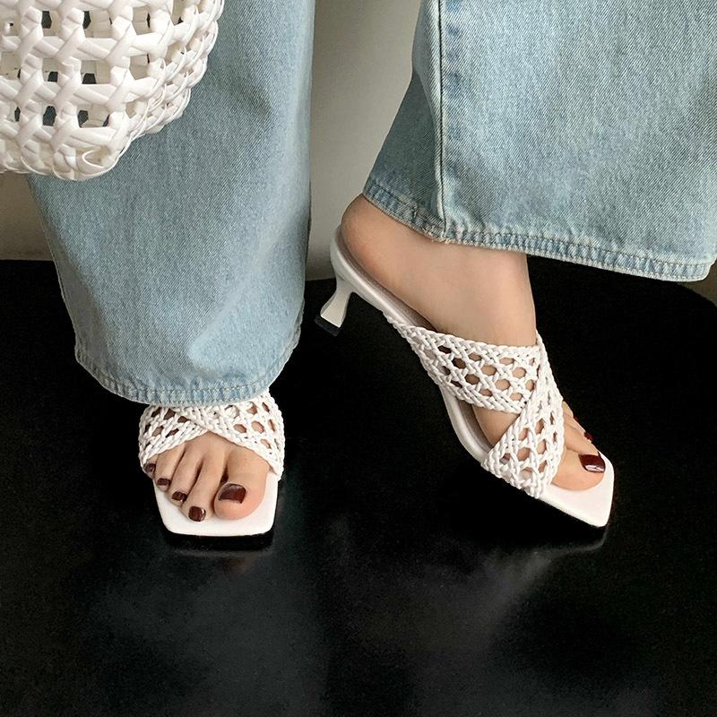 European and American holiday style hand-woven comfortable wedge heel outer slippers 2025 medium heel breathable square head open-toed sandals women