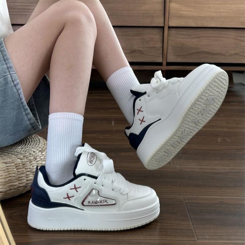 Hong Kong style niche design sense star board shoes ins super fire thick sole versatile campus sports leisure moral training white shoes