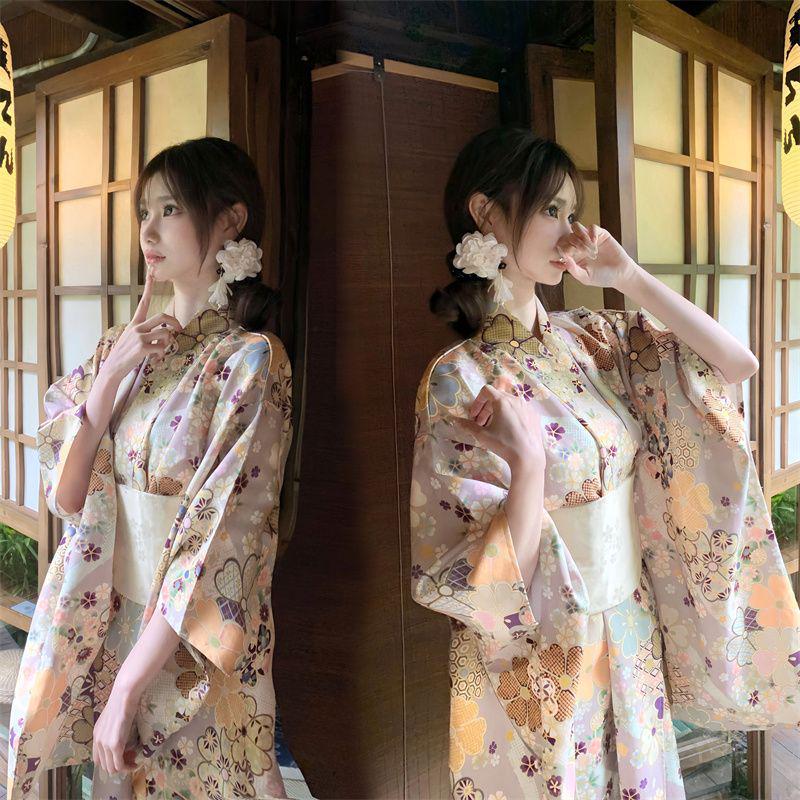 Dámské japonské kimono a yukata šaty pro formální fotografování