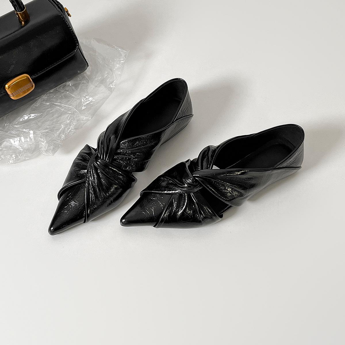 

Sheepskin version~ French fashion pointed tip pleated hollow shoes inner height increase cross belt temperament commuting shallow mouth single shoes 35 чёрный