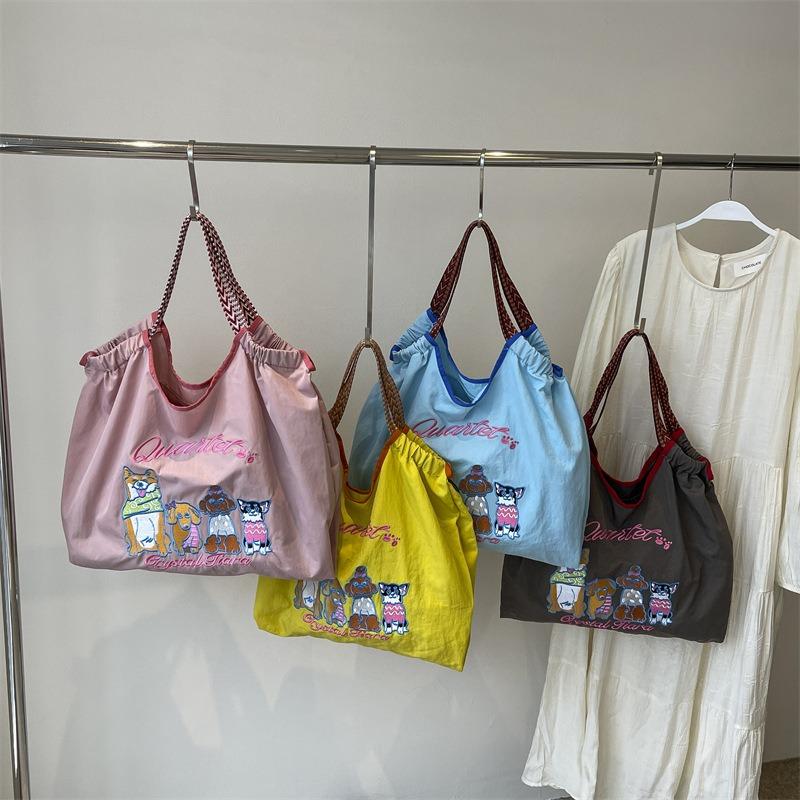 Versatile Tote Bag Women's New Casual Shoulder Bag Fashion Cartoon Travel Large-capacity Portable Commuter Bag