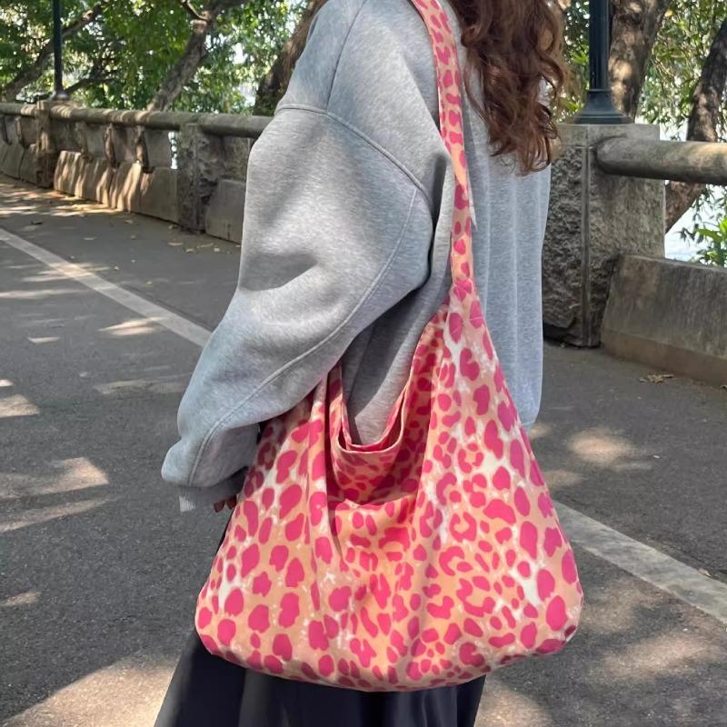 A Laid-back Commuter Tote Bag and A Fashionable Single-shoulder Crossbody Bag