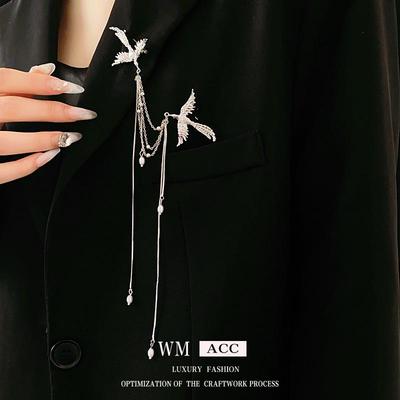 Broșe și accesorii pentru corp