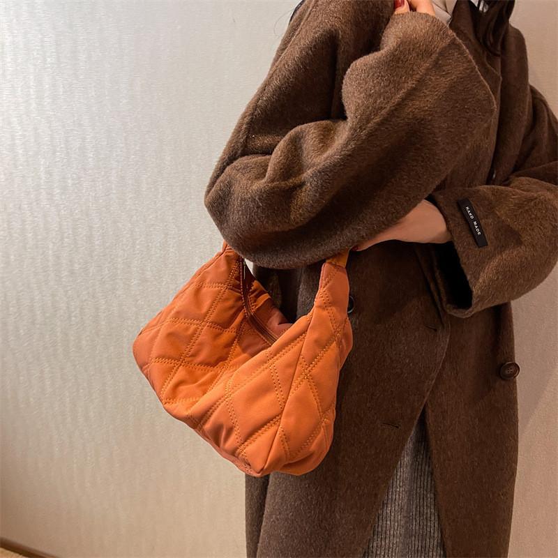 Stylish Urban Minimalist Canvas Shoulder Bag For Women Fall Winter 2023 Trendy Quilted Box Bag