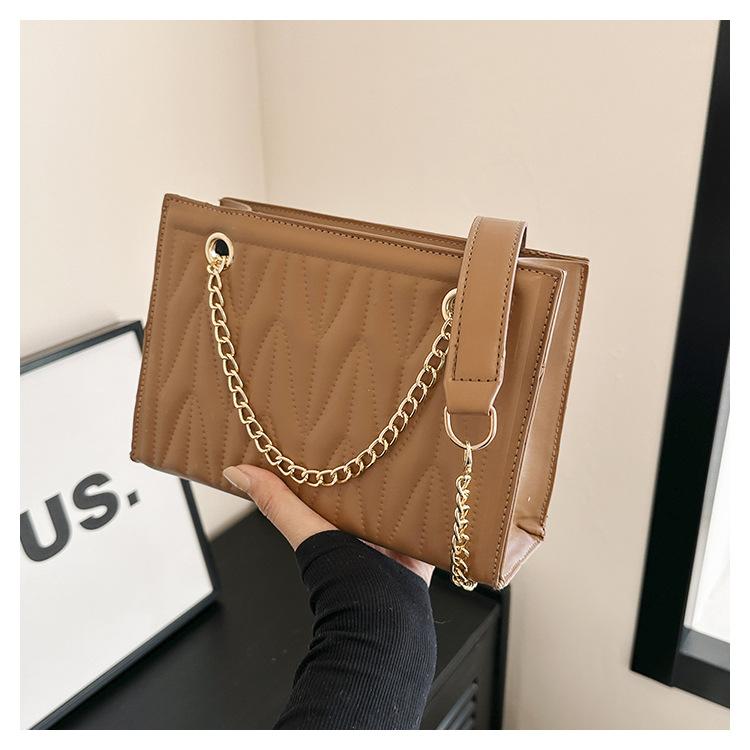

Trend texture indentation rhombus embroidery thread 2025 new fashionable large-capacity personalized foreign style chain shoulder messenger bag коричневый