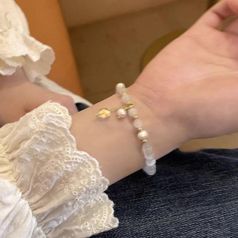 Cat's Eye Pearl Heart Crystal Bracelet: Light Luxury Beaded Jewelry for Women, Spring/Summer Design