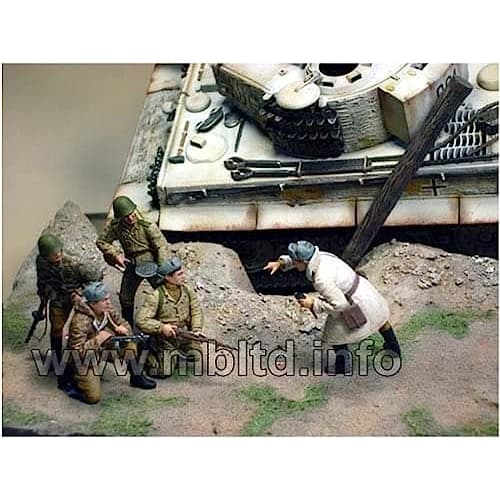 Master Box 1/35 Scale Soviet Infantry Commemorative Photo Shoot, Winter 1944, 5-Piece Set, Plastic Model Kit MB35029