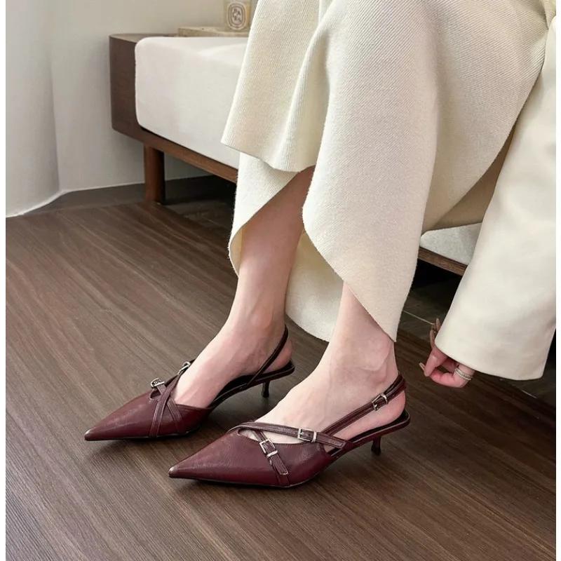 Sommermode sexy spitze High Heels lässige flache Sandalen elegante Schnalle dekorative dünne High Heels schwarze Damenschuhe