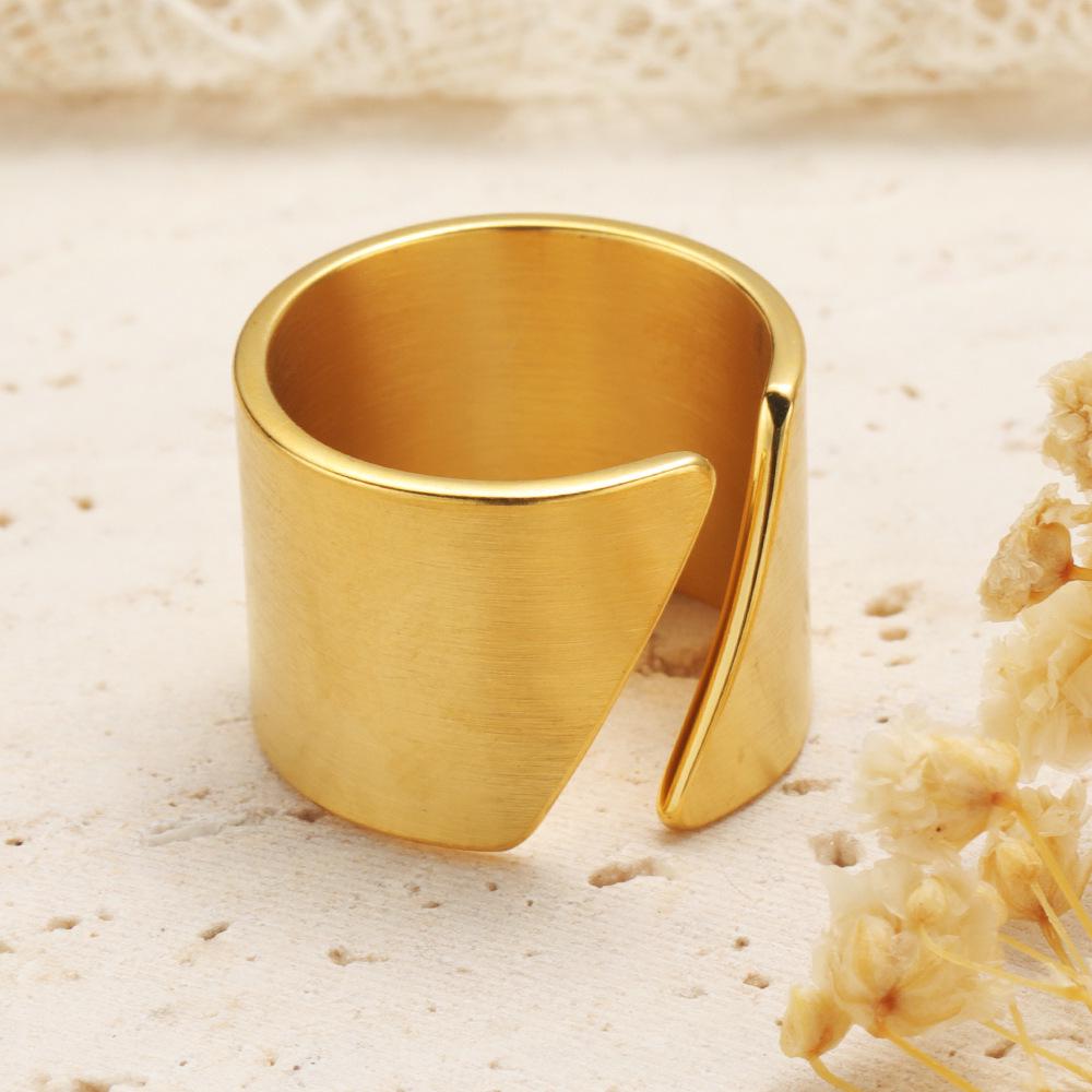 European and American Minimalist Gold Wide Band Ring - Hip Hop Statement Fashion Ring