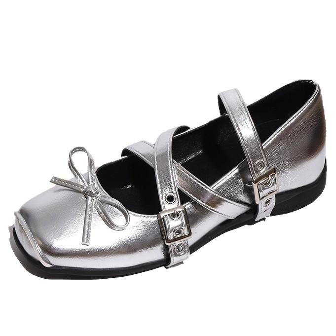 2025 erhöhend quadratischer Kopf Licht Mund schwarz kleine Lederschuhe Französisch Retro Frühling Kreuzschnalle Ballett Einzelne Schuhe Frauen