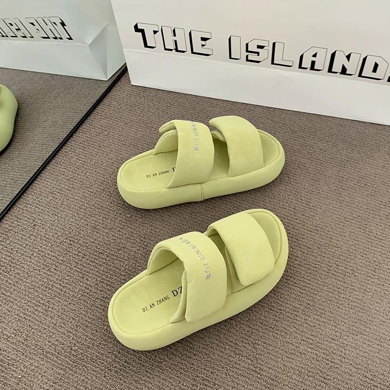 Thick-bottomed One-word Cool Slippers Women's 2025 Summer New Wear Fashionable Versatile Stepping On Shit Casual Beach Slippers