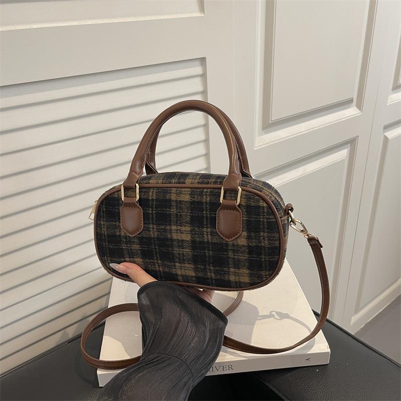 

Retro Ctrast Color Plaid Crossbody Bags for Women Versatile Portable Ladies Woolen Shoulder Bag Casual Female Handbags Purse чёрный