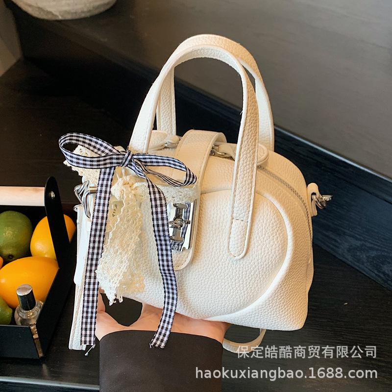 

Популярная в этом году маленькая женская сумка 2025 новая модная супер трендовая универсальная сумка-мессенджер, маленькая сумка для поездок на работу белый