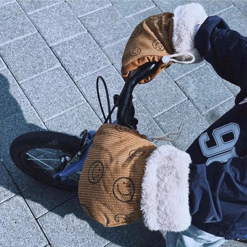 Children's Winter Gloves: Windproof, Anti-Freeze, Fleece-Lined & Cartoon Style for Bikes & Scooters