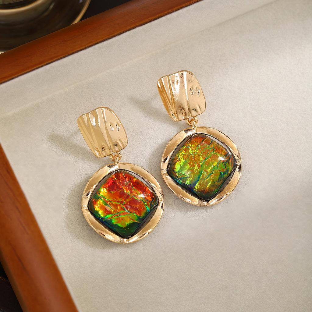 Vintage Geometric Diamond-shaped Sparkling Earrings with Personalized Design and Retro Charm for Women