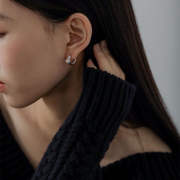 Arc Pearl Earrings for Women - High-End Niche Design, 2025 Winter Style