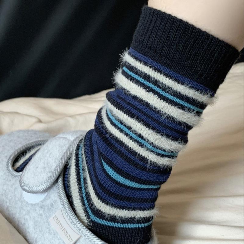 Ladies Autumn and Winter Warm Retro Contrast Color Stripes Mid Tube Pile Socks