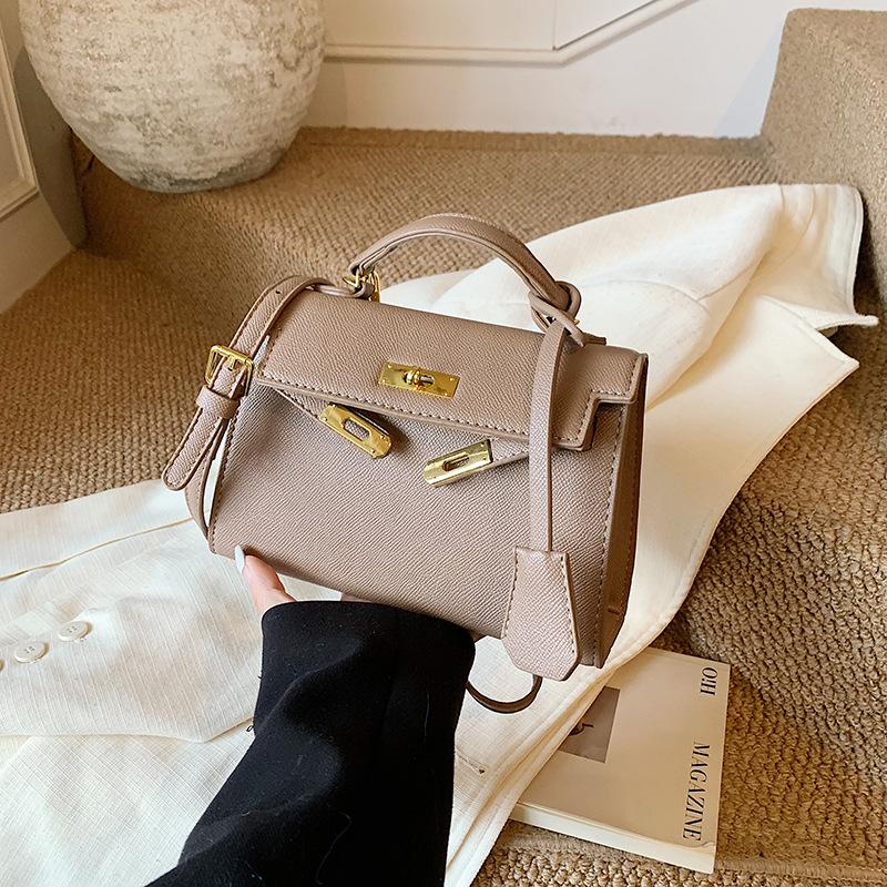 

Женская сумка новая ретро универсальная на одно плечо сумка Келли женская сумочка высокого класса в зарубежном стиле для поездок на работу через плечо коричневый