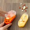 Scatola portapillole per medicinali Scatola per farmaci portatile Utile smerigliatrice Splitter Portapillole per medicinali Taglierina per tablet Splitter Divisore Custodia per pillole