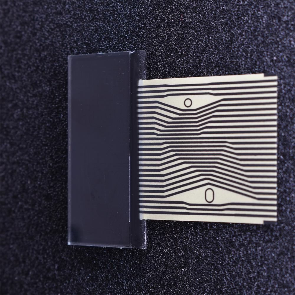 To the Right of the Table Edge LCD Screen For Mercedes W208 W210 R170 CLK/E/SLK-Class