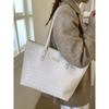 Premium Commuter Retro Bag Women's New Fashion Woven Pattern Shoulder Bag Large Capacity Portable Tote Bag